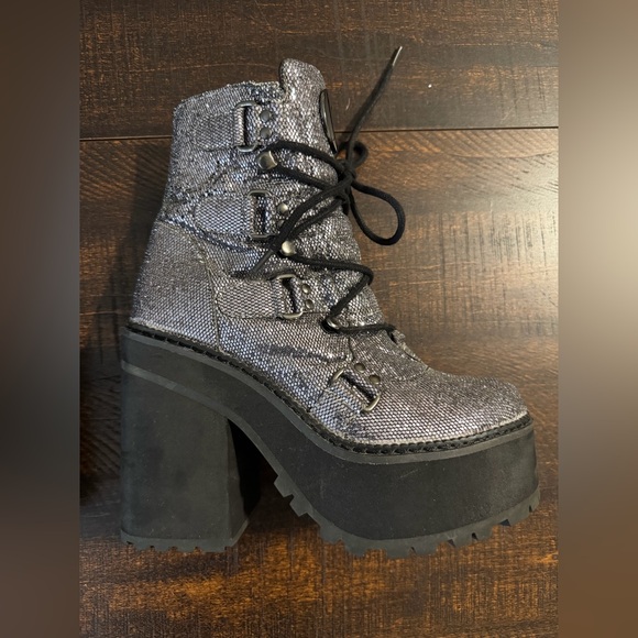 KILLSTAR Dusk Silver Shimmer Moon Platform Boots Metallic Goth Punk US 5 - Picture 7 of 12